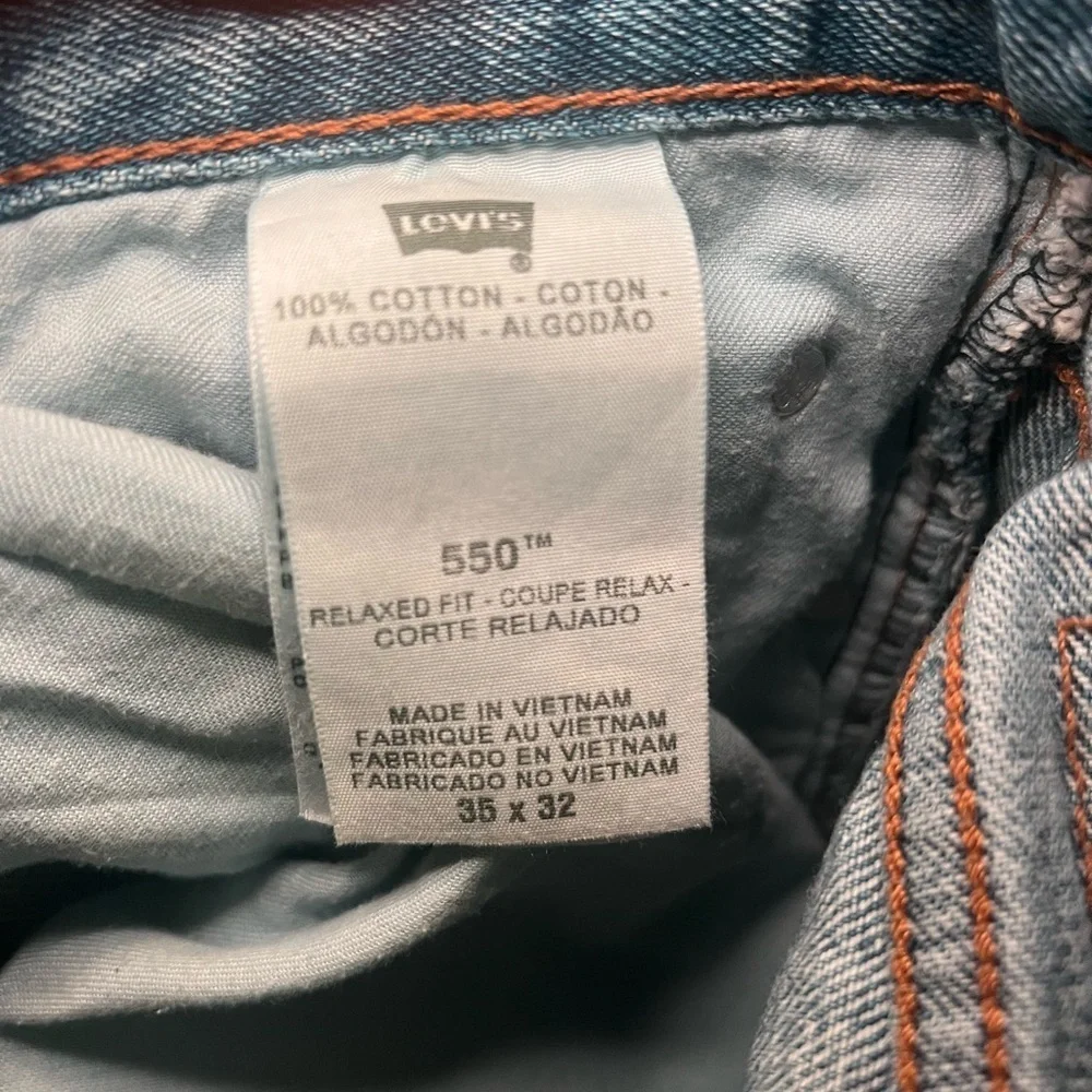 Men’s 550 Levi Blue Jeans Size 35x32 Medium Wash